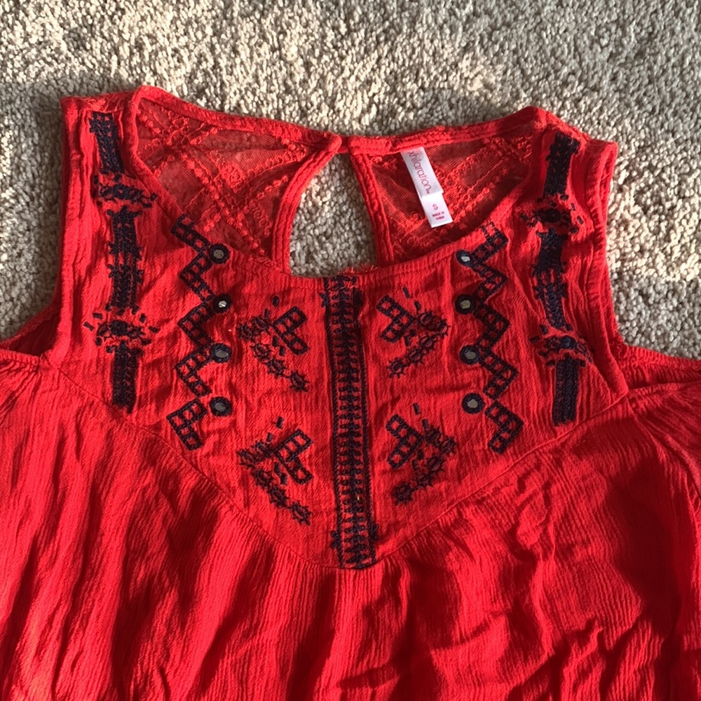 Red top - Picture 3 of 4